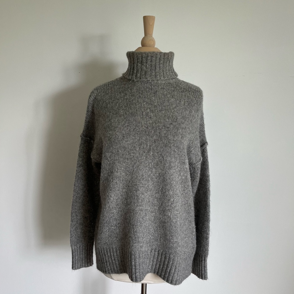 H&M Chunky Gray Turtleneck sweater Size Small